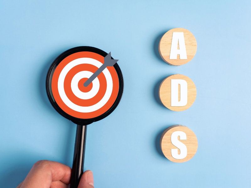 A target with arrows in the bullseye symbolises precision in audience targeting for a Google Ads report. It highlights the effectiveness of accurate advertising strategies.